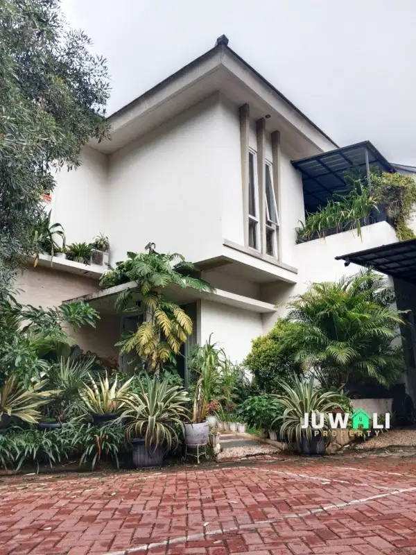 RUMAH MEWAH DALAM CLUSTER DI JAGAKARSA JAKARTA SELATAN