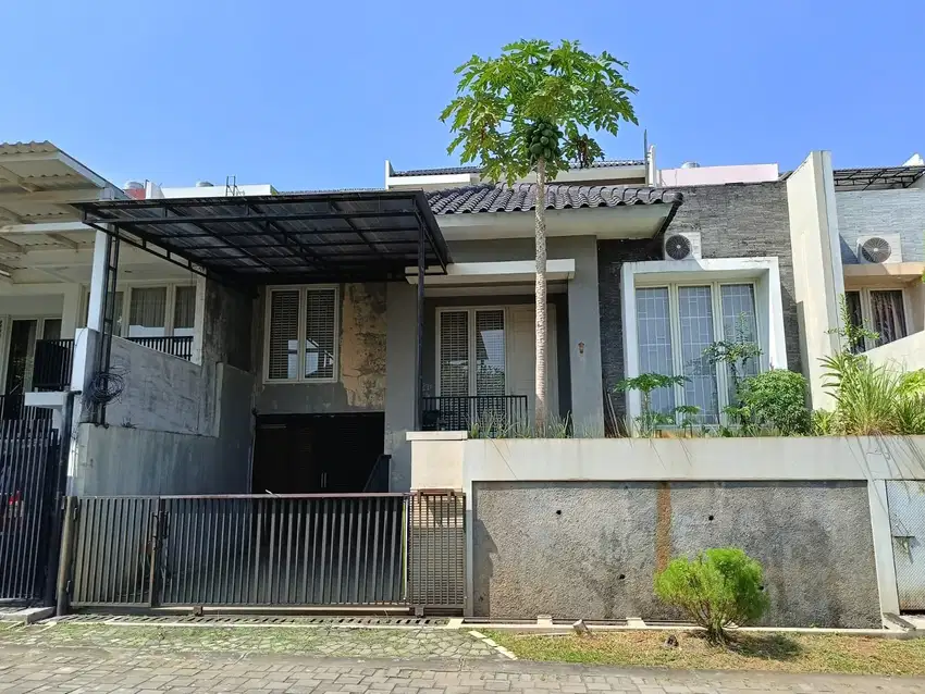 Dijual Rumah Lokasi Strategis di Komplek Candi Golf Semarang
