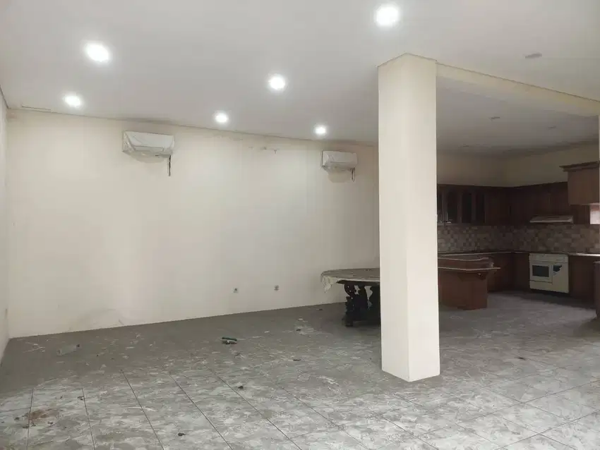 Bangunan komersil strategis di pinggir jalan Margonda Depok