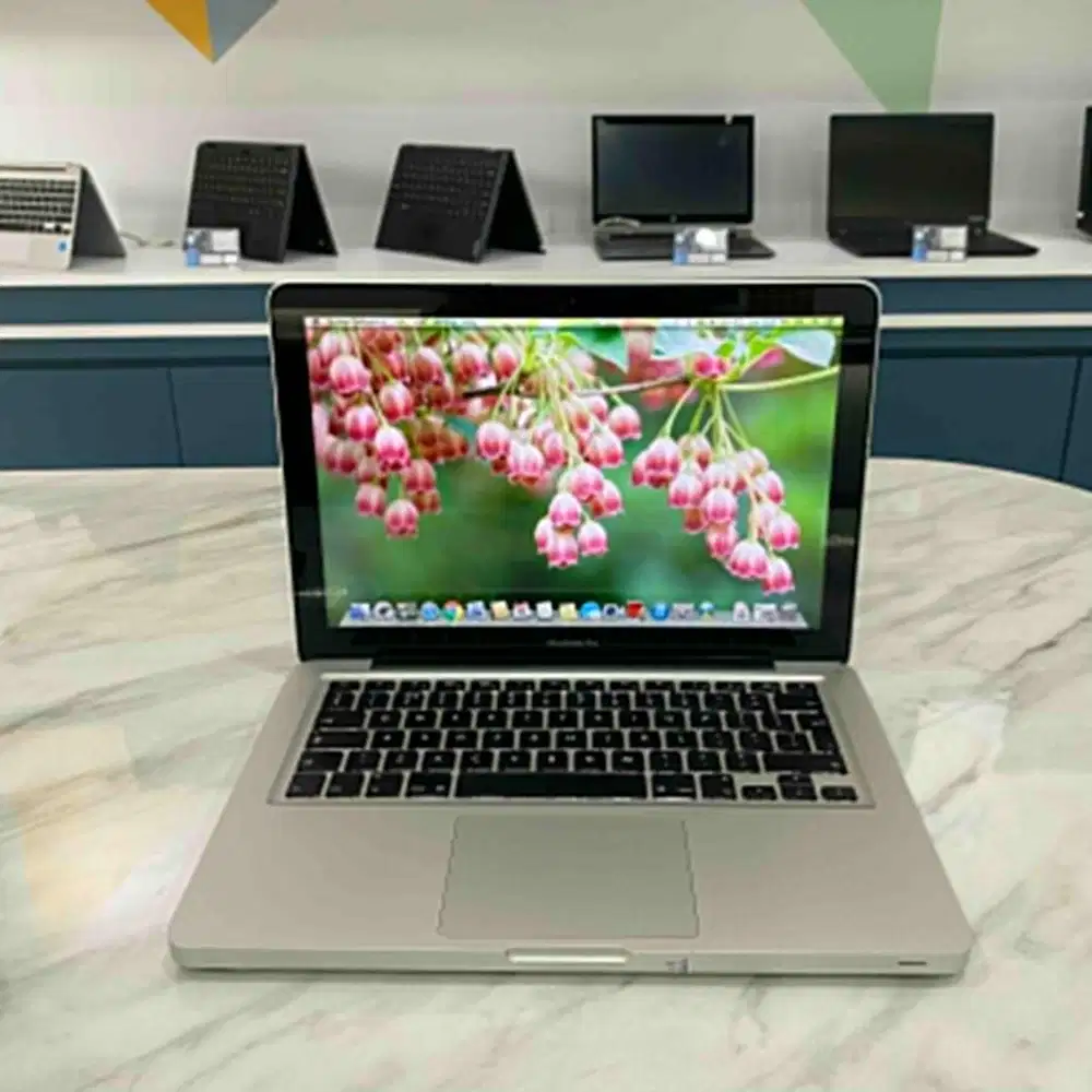 [MB03] Laptop Editing Intel i7 8GB DDR3 256GB 14inch Kamera Jernih