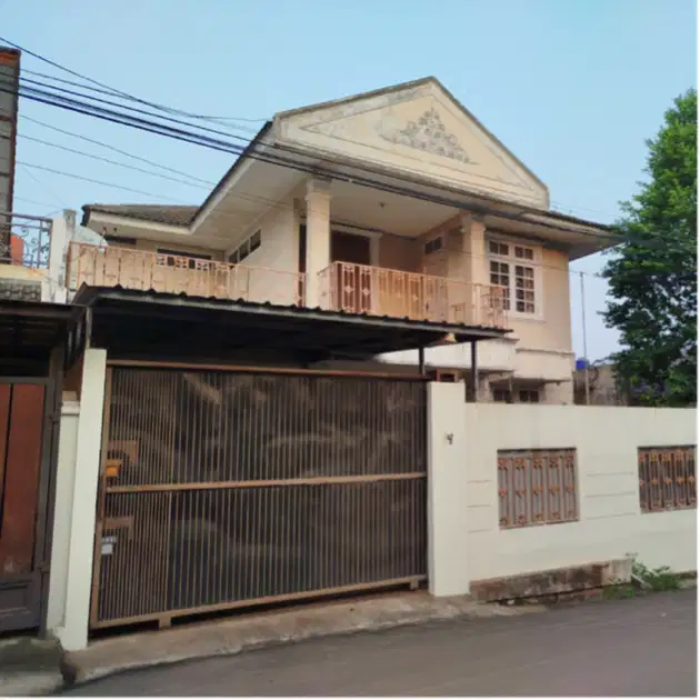 Rumah Lama Butuh Renovasi Dalam Komplek