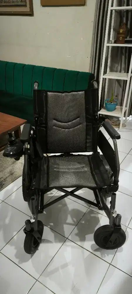 Kursi roda elektrik
