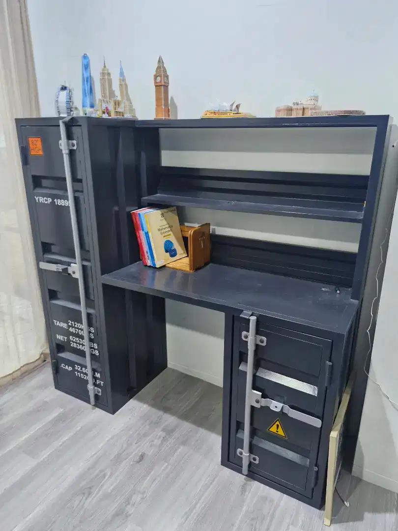Set meja belajar dan tempat tidur anak