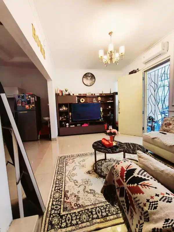 BANTING HARGA RUMAH 2,5 LANTAI FULL FURNISH DI GRAND WISATA BEKASI