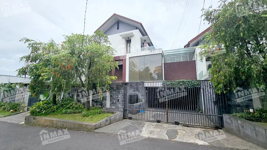 RUMAH LUAS 600 m2 DI PUNCAK DIENG MALANG,TERAWAT  SIAP HUNI
