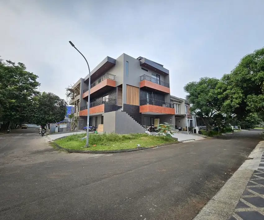 Di Jual Rumah Mewah Brand New Sutera Feronia Park, Alam Sutera