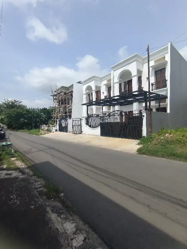 jual rumah jalan lebar di pondok kelapa dekat stasiun kelender Jaktim