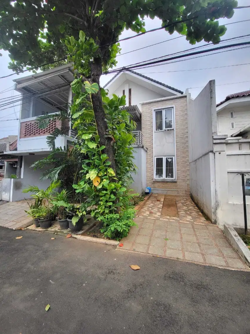 Dijual Rumah  Luas 214 M Plus Swimpool Di Mandar Bintaro sektor 3A