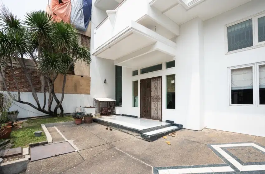 Dijual rumah mewah 2 lantai siap huni di taman palem lestari