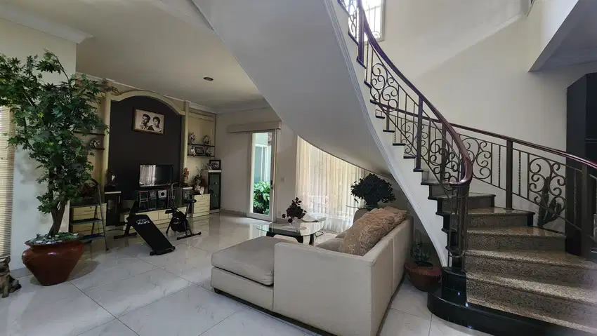 Dijual Rumah Minimalis Terawat Sedikit Renov Regency 21