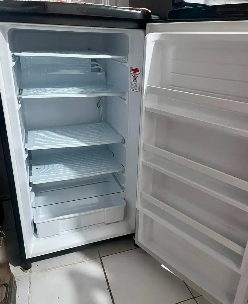 Freezer 4 rak - Aqua Japan