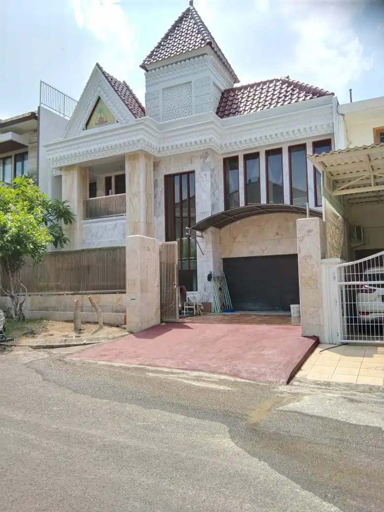 Dijual rumah Pakuwon Indah Surabaya barat Villa bukit indah