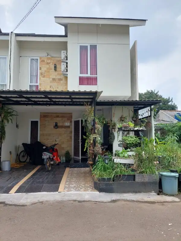 Rumah semifurnished dalam komplek tanah Baru Beji dekat jaksel