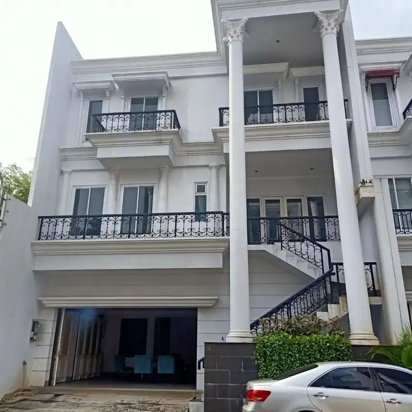 RUMAH DIJUAL DI LEBAK BULUS BRAND NEW CLASSIC SIAP HUNI DEKAT MRT