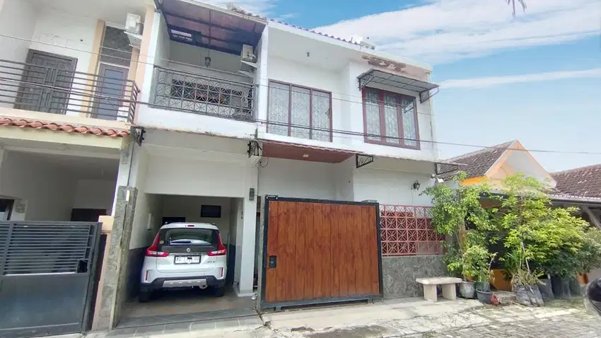 Rumah 2 Lantai Dalam Perumahan Baturan Colomadu Solo