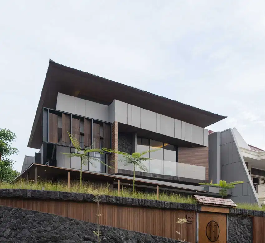 JUAL RUMAH MEWAH MANYAR KERTOADI TROPICAL BAGUS SHM ALA SULTAN
