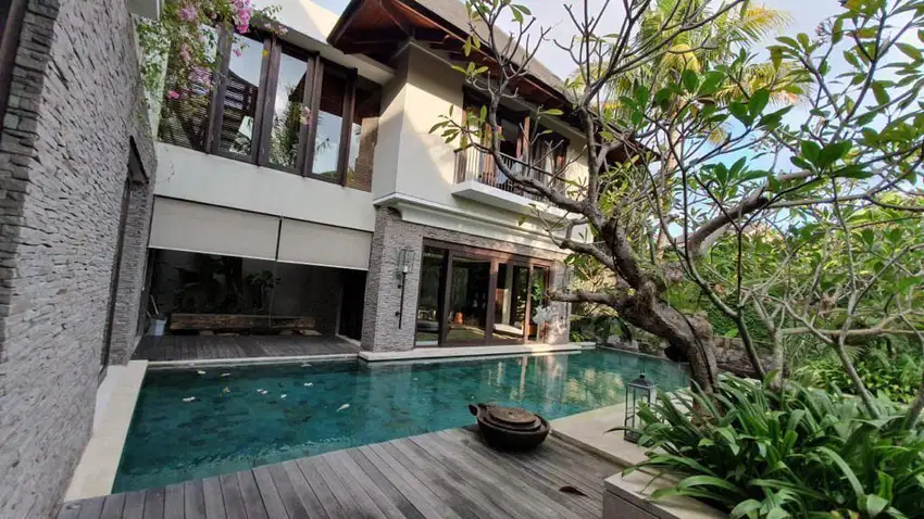 Rumah Mewah Etnik di Bukit Golf Citraland Surabaya