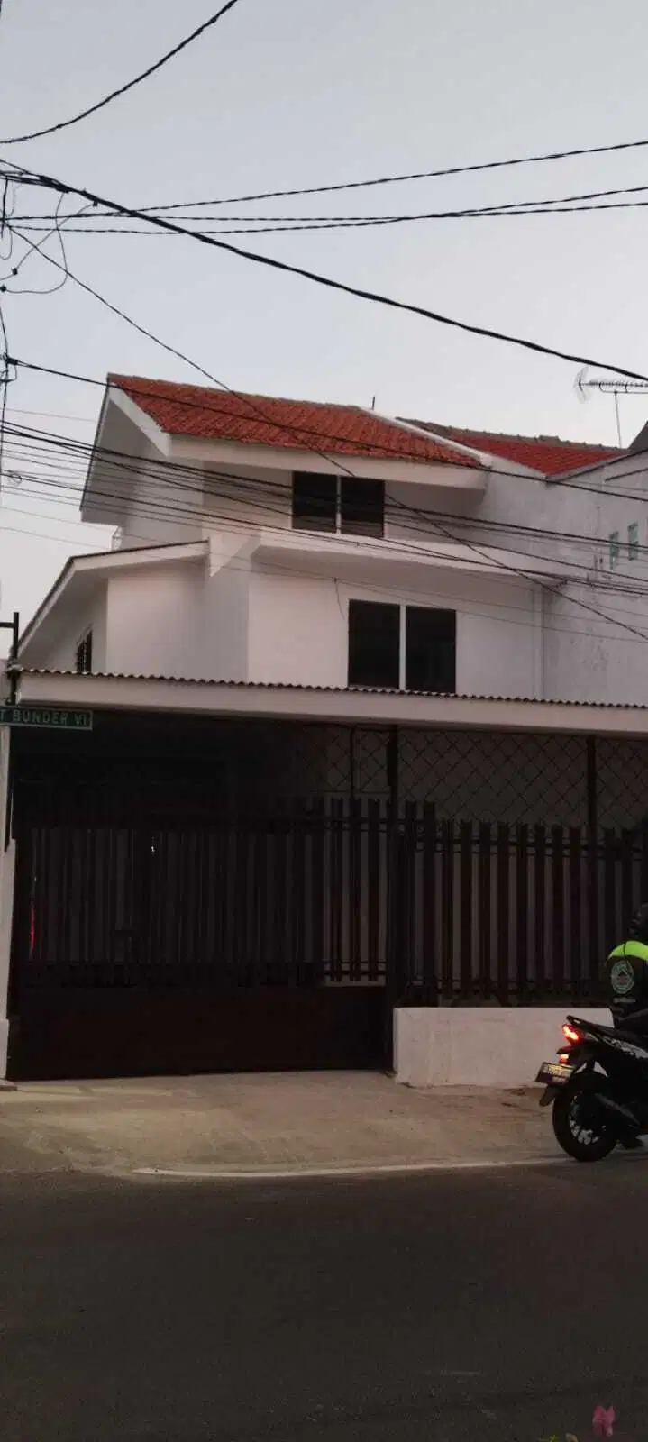 RUMAH BARU DIRENOVASI DI KREKOT BUNDER