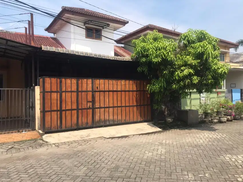 rumah 2 lantai didalam perumahan didaerah medan johor karya kasih