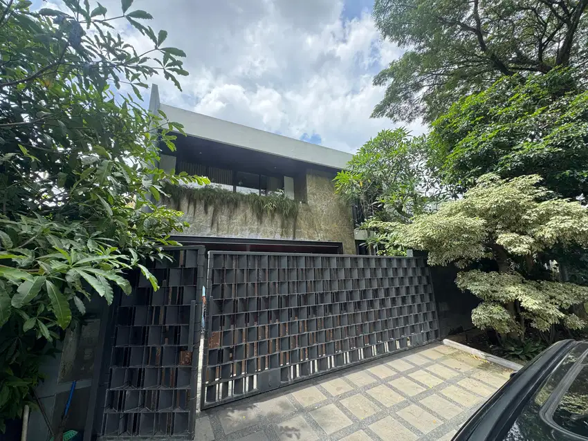 Rumah 2 Lantai Bagus Furnished SHM di Citraland Raya Woodland