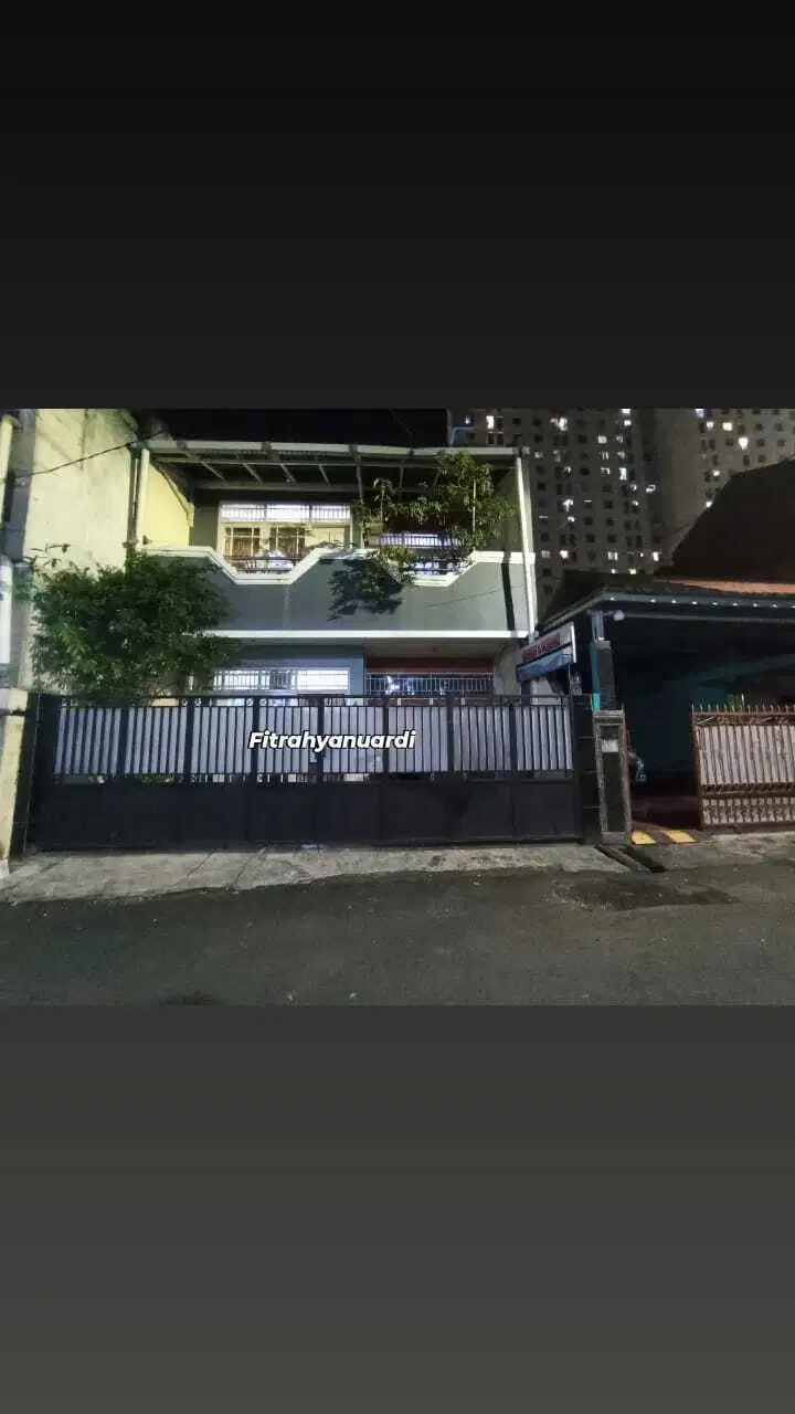 RUMAH STRATEGIS DI CIPINANG JAYA JAKARTA TIMUR - DEKAT BASSURA - BU