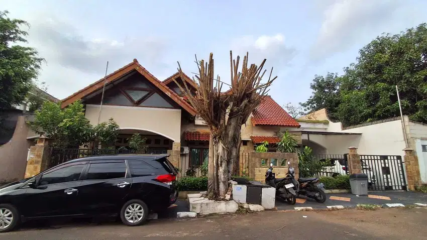 Rumah DIJUAL lokasi STRATEGIS  Bonus Paviliun Kontrakan Hadap SELATAN