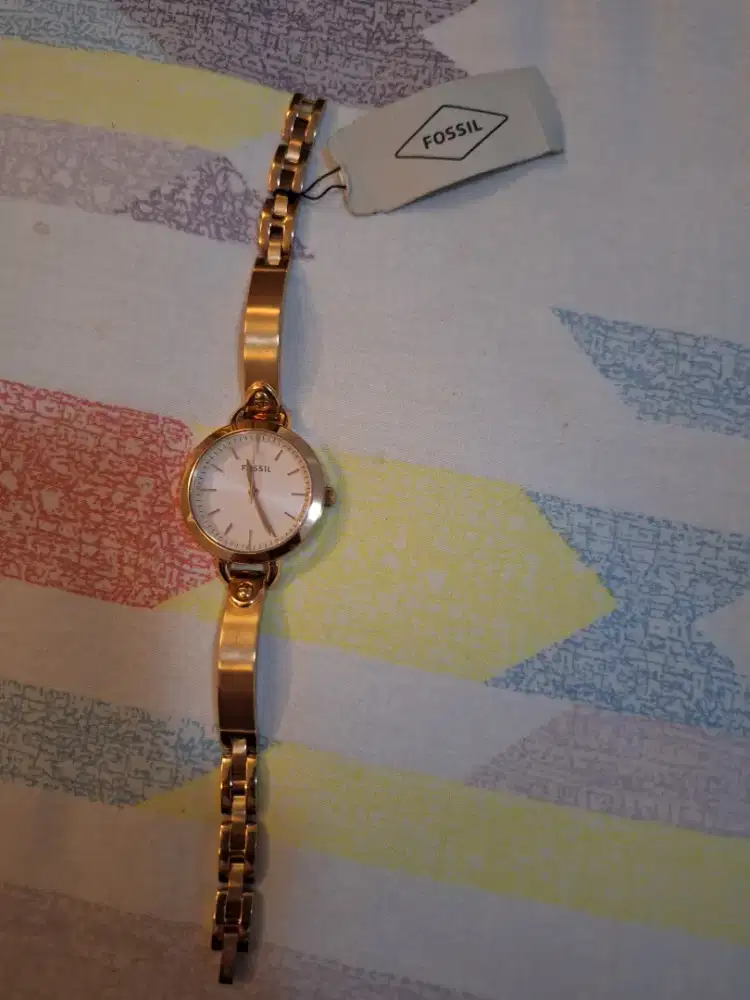 Jam tangan wanita fosil  model gelang