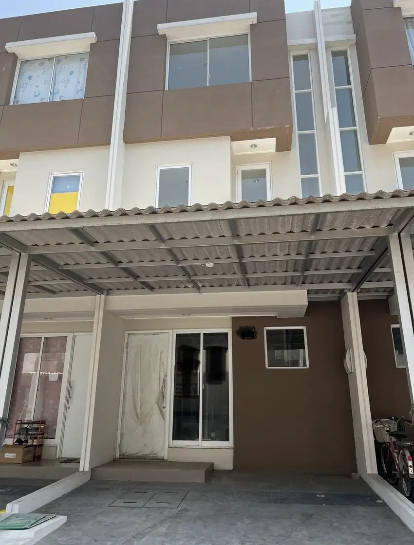 Rumah 3 Lantai  Sekifurnish di Cliuster Winterville Sedayu City