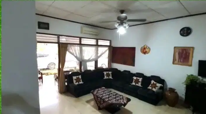 Rumah Hoek 1 Lantai Lokasi Strategis Cocok untuk Hunian Komersial