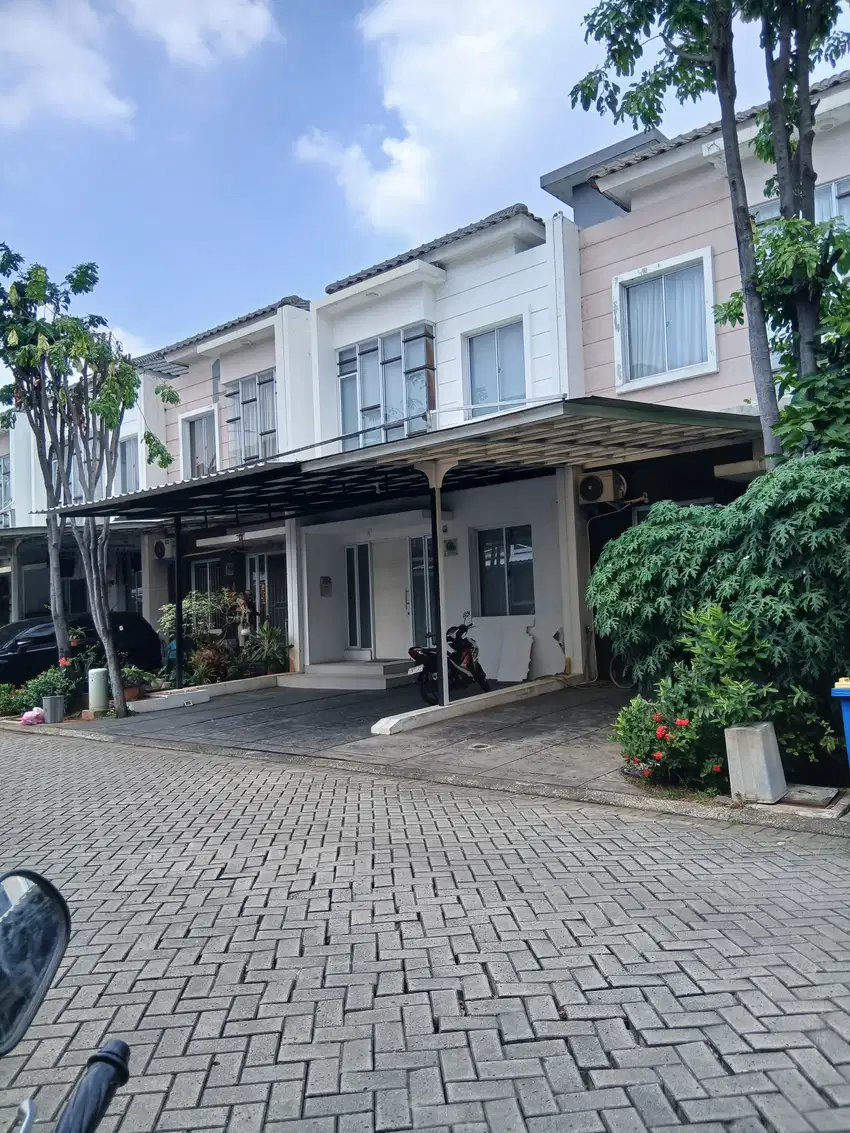 DISEWAKAN RUMAH GREEN LAKE CITY FURNISH