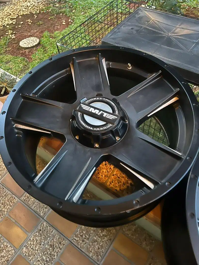 Velg R20 Mickey thompson  pajero fortuner hilux ranger everest vx80