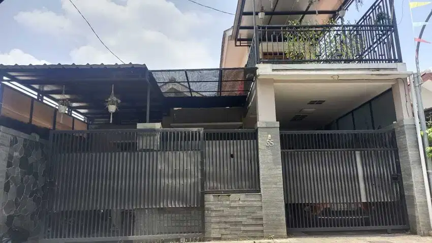 Rumah Adem & Asri 1,5 Lantai di Cisaranten Wetan