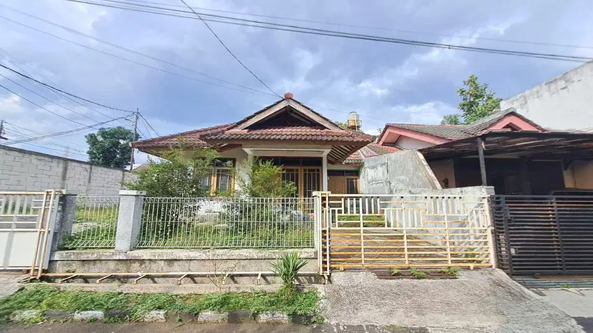 Rumah Murah Terawat Luas Besar Siap Huni Dalam Komplek Antapani.