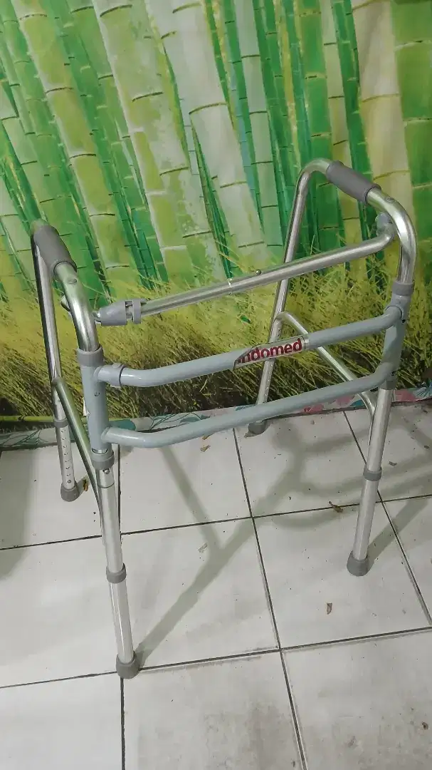 Alat Bantu Jalan Lansia Murah