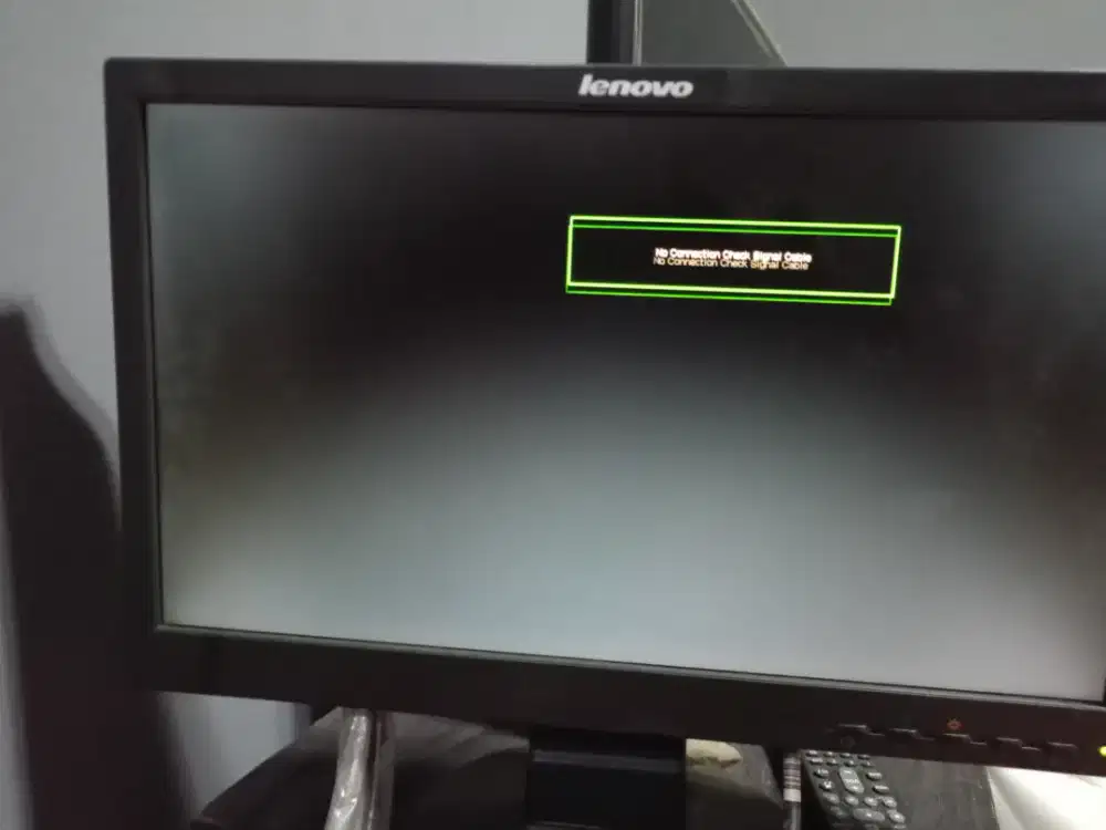 Monitor LED Lenovo 18 inch