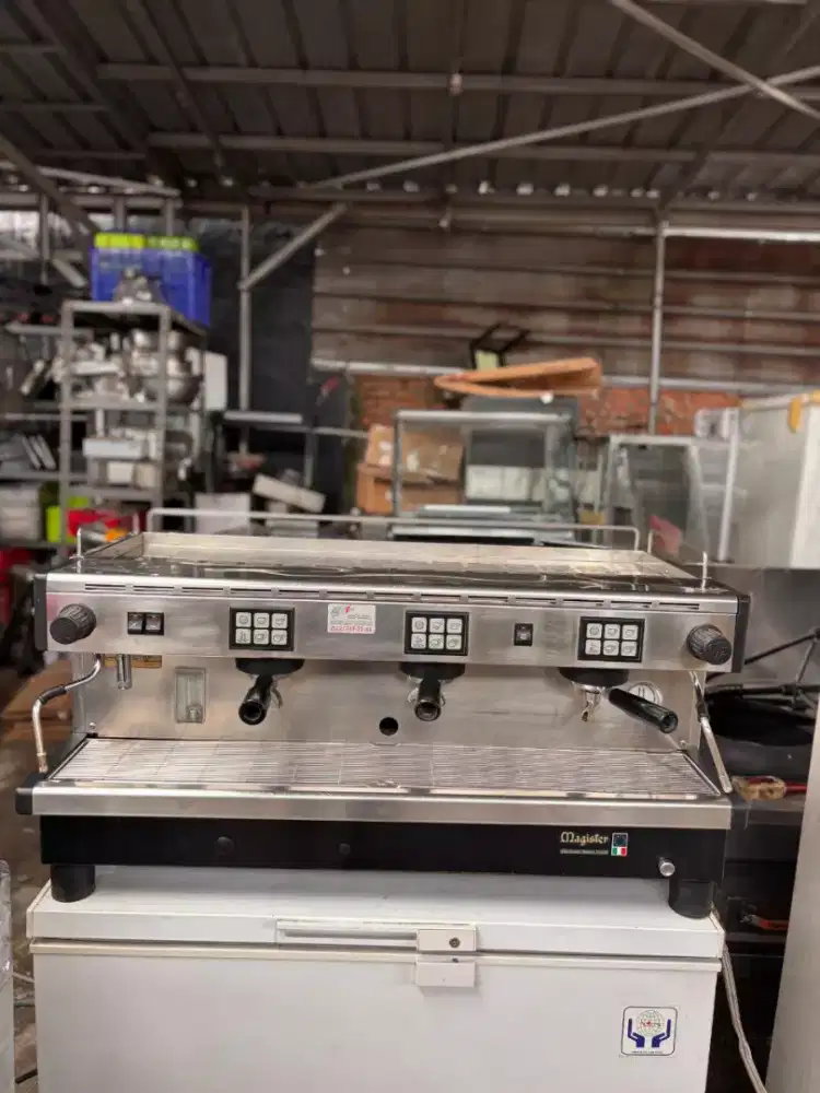 Mesin kopi 3 group
Merk Magister