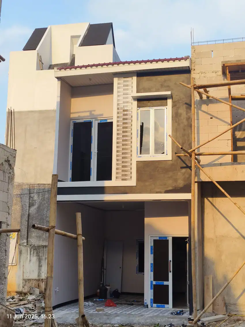 Rumah baru 2 lantai 2 kamar tidur 1 garasi mobil murah bisa kpr