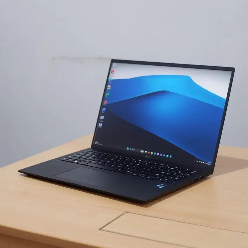 LG Gram 16Z90R i5 Gen 13 Super Ringan 16 inch Slim