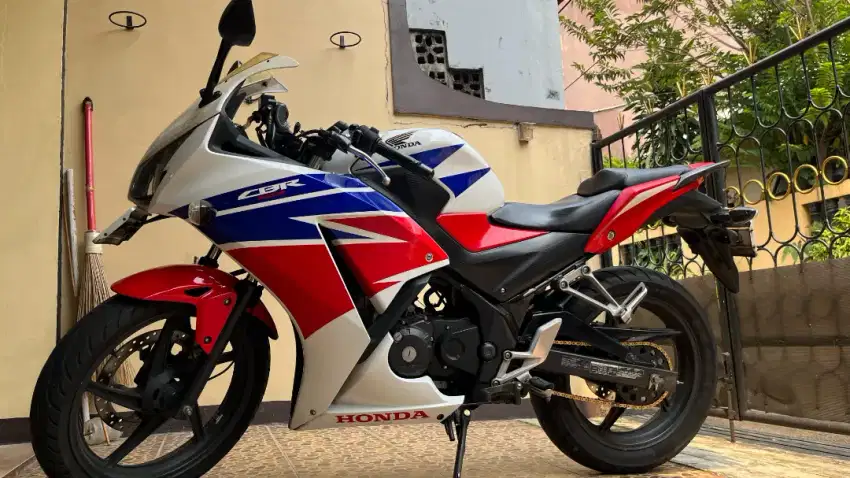 Dijual Cepat! Honda CBR 150R K45 - Siap Pakai!