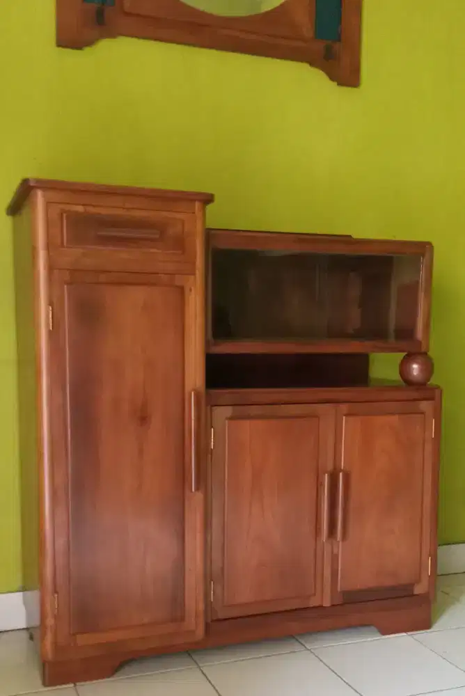 Buffet lawasan jati tua