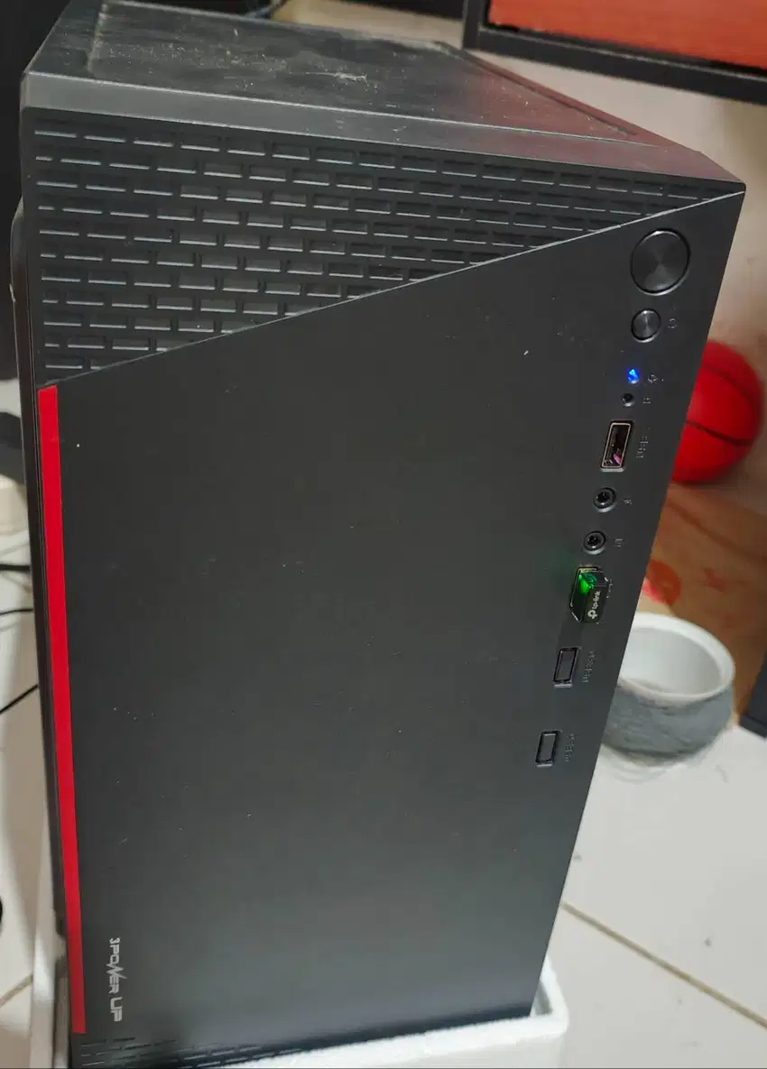 Dijual 1 set komputer lengkap.