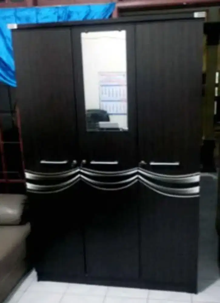 Lemari Pakaian 3 Pintu Kaca Luar NAD-3196 KL Black Oak