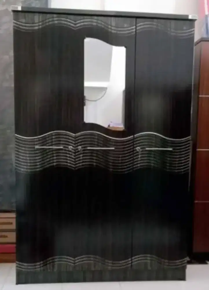 Lemari Pakaian 3 Pintu Kaca Luar NAD LP 3167