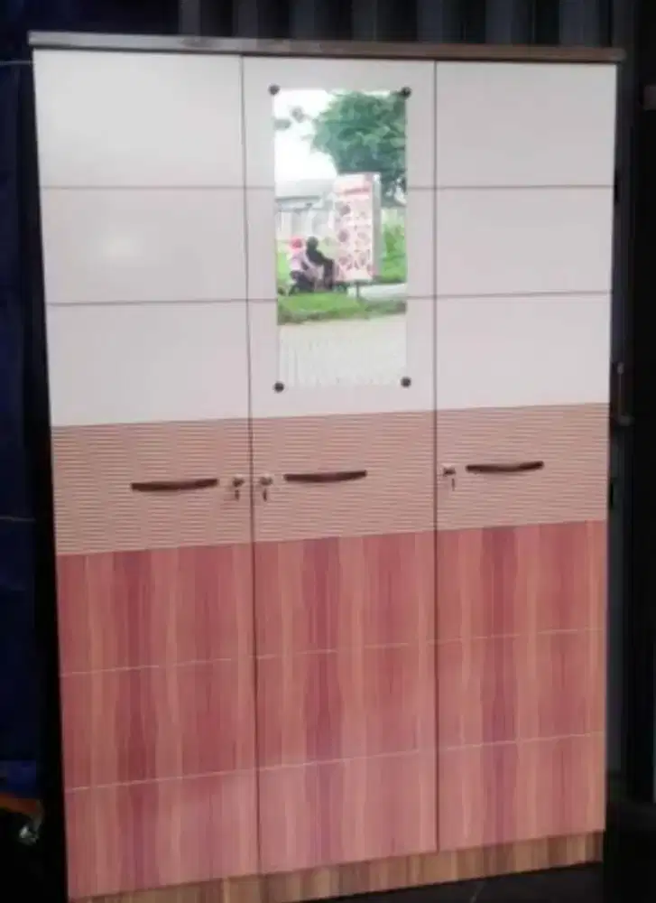 Lemari Pakaian 3 Pintu Kaca Luar NAD-3195 KL