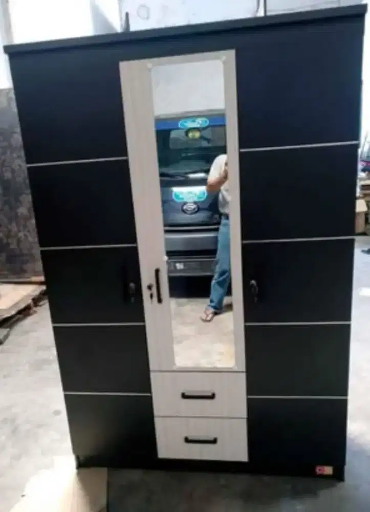 Lemari Pakaian 3 Pintu Kaca Luar GM LP3KLB 2L Dark Brown