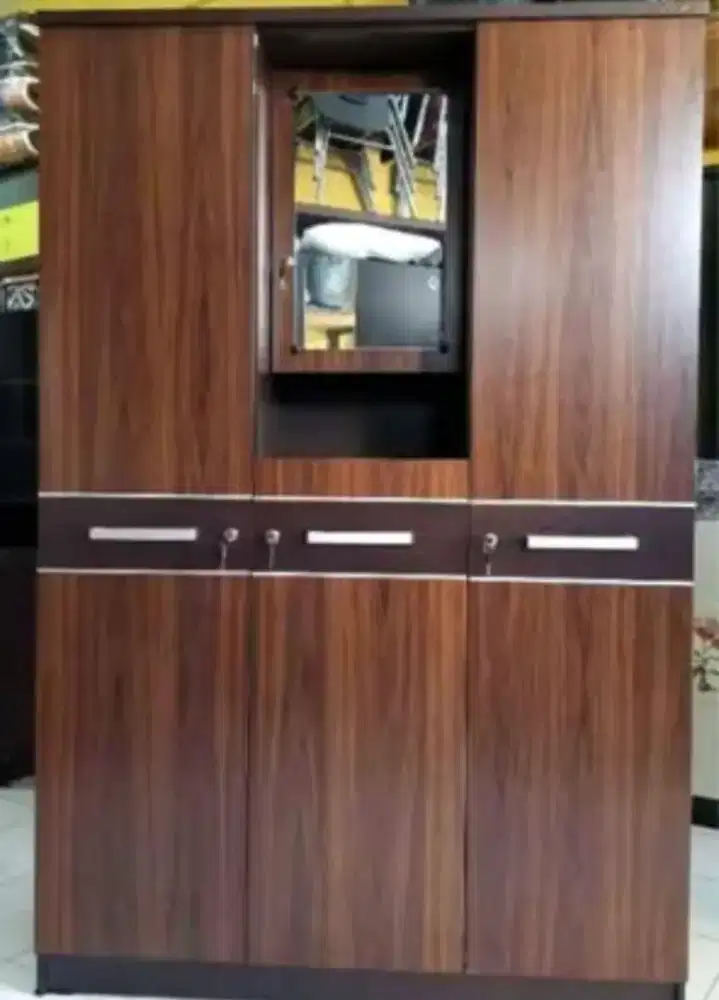 Lemari Pakaian 3 Pintu Kaca Masuk Astrobox New Century 3P 1/2T