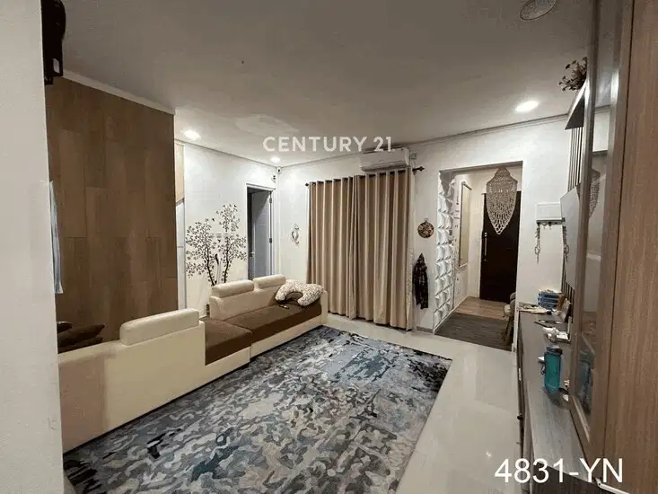 Dijual Rumah Bagus Posisi Hook Kawasan Graha Raya