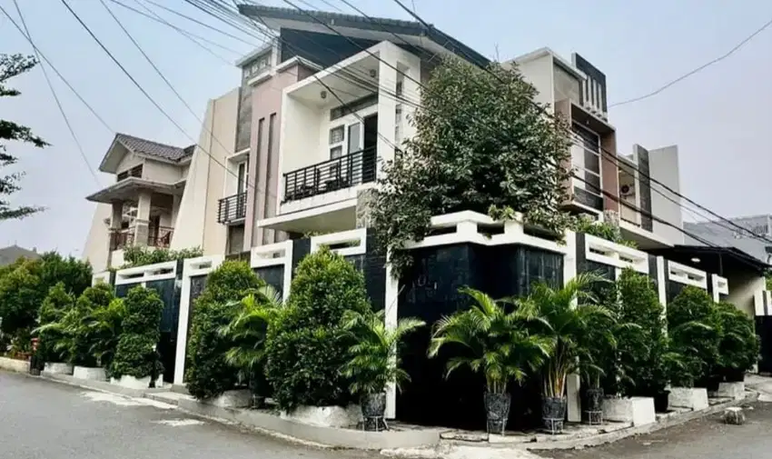 Rumah Modern Bagus Mewah Di Komplek Pulomas
