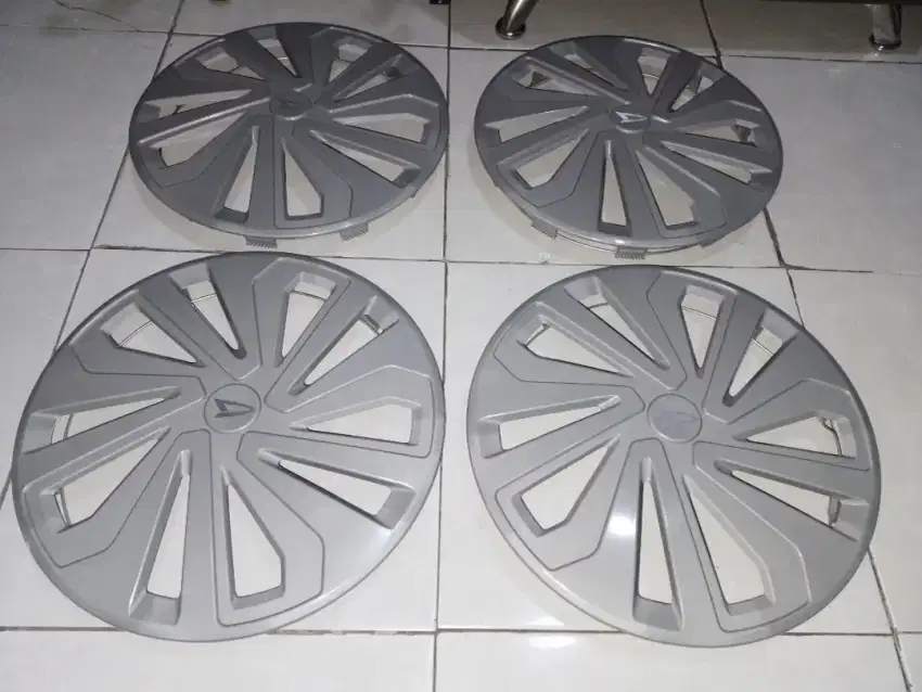 Wheel dop mobil ring 14 asli daihatsu, ada 1set 4pcs, warna abu2, nego