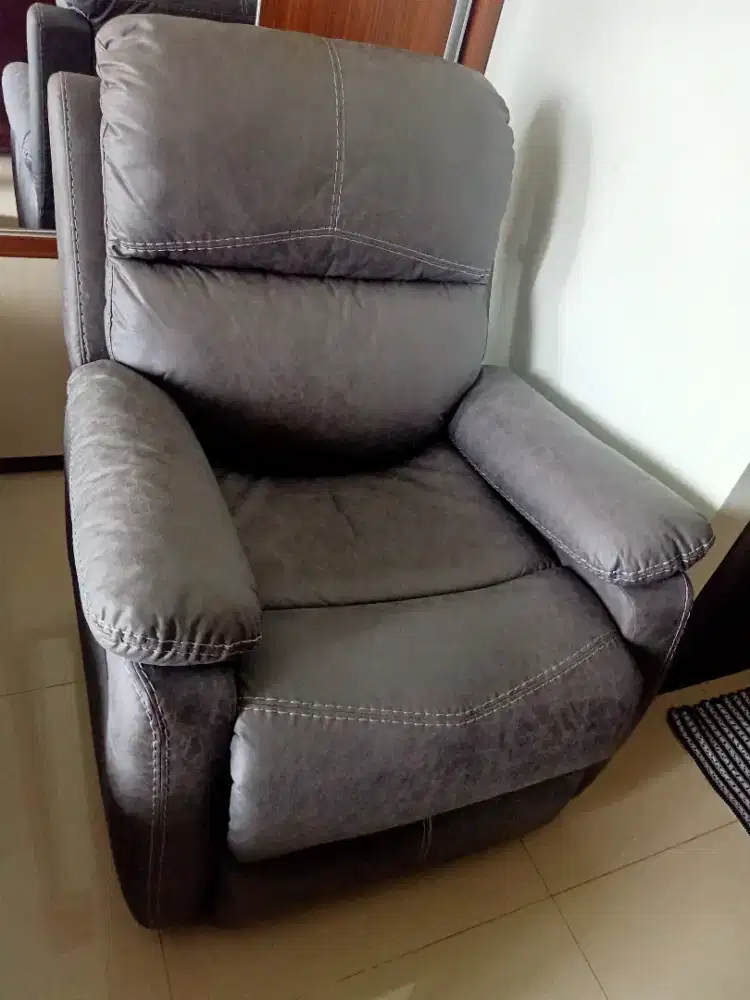 Di jual cepat sofa reclainer (nego tipis boleh)